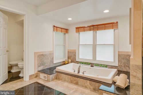 8505 Carlynn Dr, Bethesda MD 20817-4310 exterior