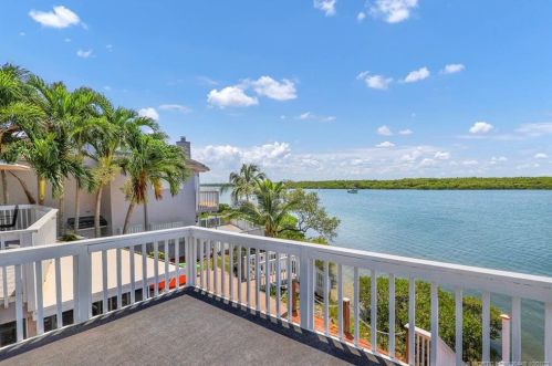 2418 Harbour Cove Dr, Fort Pierce FL  34949-1515 exterior