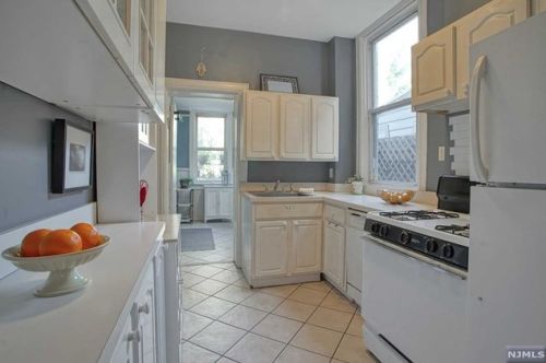 593 Gregory Ave, Union City NJ 07086-5878 exterior