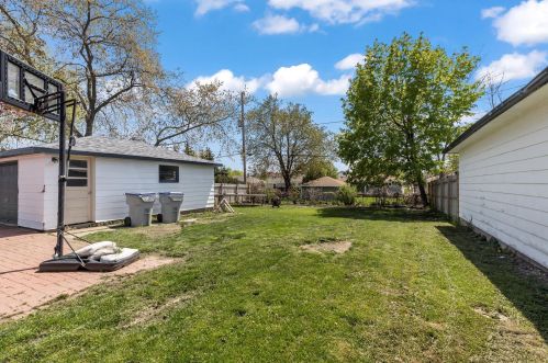 1547 Holmes Ave, Milwaukee WI  53221-3544 exterior