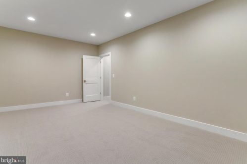 920 Darton Dr, Alexandria VA 22308-2021 exterior