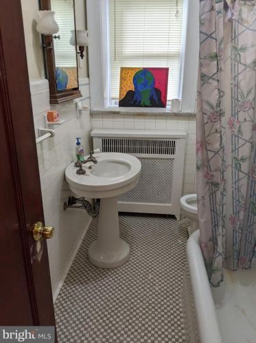 13 Pkwy Ave, Chester PA 19013-5009 exterior