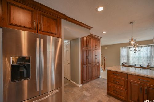 6948 Firefox Cir, Taylorsville UT 84081-5376 exterior