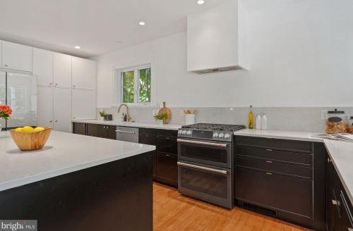 1847 47 Pl, Washington DC 20007-1910 exterior