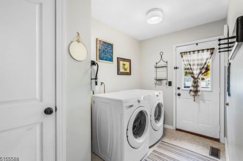 20 Larch Dr, Chester, NJ 07930-2606