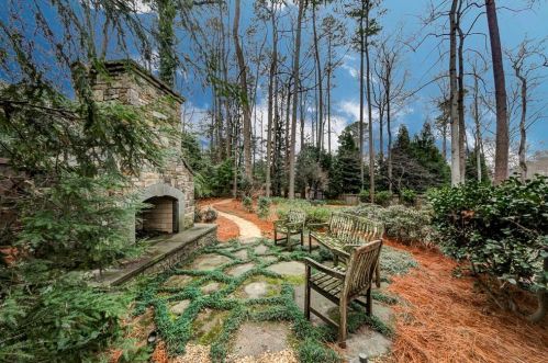 4620 Angelo Dr, Atlanta, GA 30319-1048