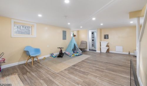 24 Hilton Ave, Maplewood NJ  07040-2921 exterior