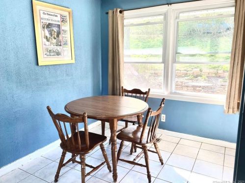 44 Ridgeland Rd, Wallingford CT 06492-2933 exterior