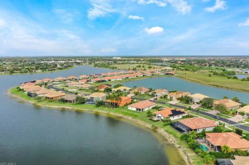 2128 Grv Dr, Naples FL 34120-1422 exterior