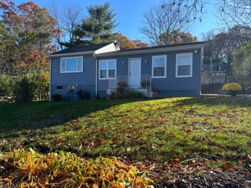 5 Oakwood Trl, Kinnelon NJ  07405-3115 exterior