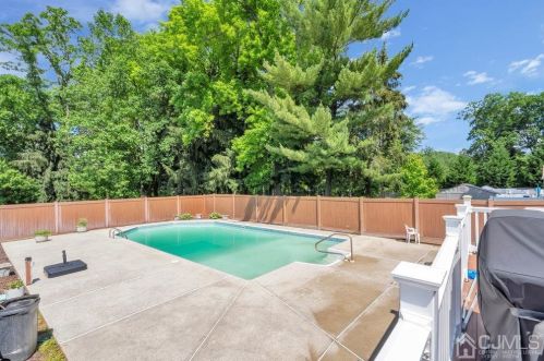 48 Farmhaven Ave, Edison NJ 08820-3220 exterior