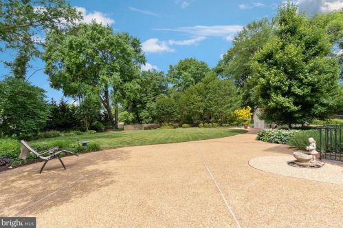 9208 Frst Hvn Dr, Alexandria VA 22309-3216 exterior