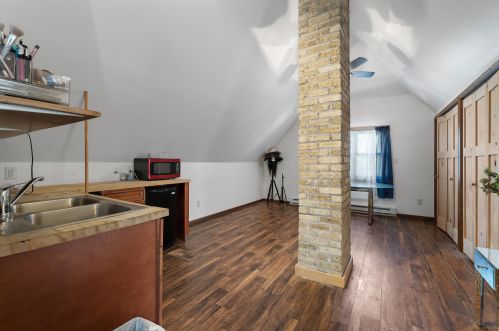 5518 Auer Ave, Milwaukee WI 53212-2107 exterior