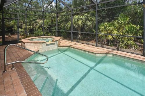 12687 Biscayne Ct, Naples FL 34105-4935 exterior