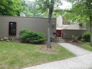 3 Charlton Hill Rd, New Haven, CT 06518-2550