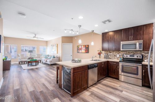 5450 Deer Valley Dr, Phoenix AZ  85054-8118 exterior