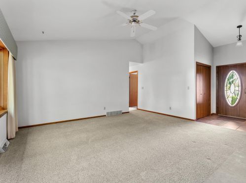 920 Shorewood Blvd, Manitowoc, WI 54220-2944