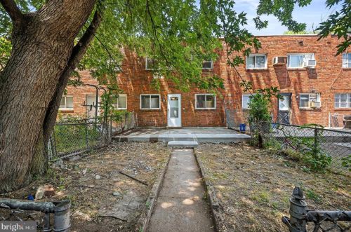 2416 Wainwright St, Camden NJ 08104-2650 exterior