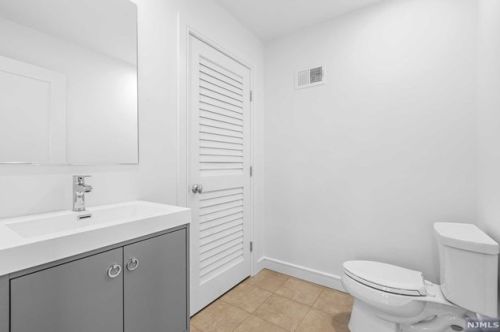 55 Knox Ave, Cliffside Park NJ 07010-3102 exterior