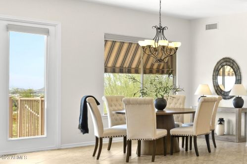 527 Briles Rd, Phoenix AZ  85085-0632 exterior