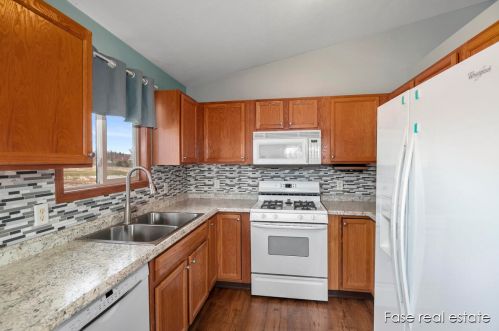 2155 Avalon Vw Dr, Cedar Springs MI 49319-7926 exterior