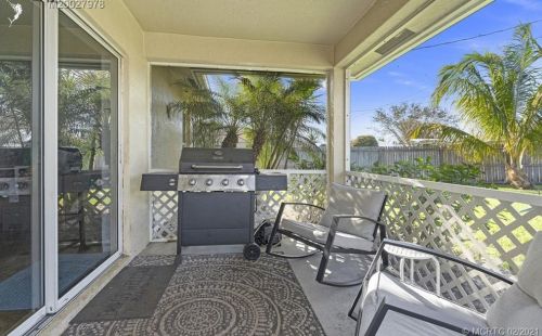 2390 Beechwood Ter, Fort Pierce FL 34952-7302 exterior