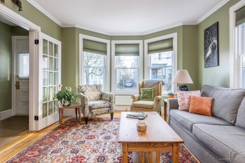 63 Montreal St, Portland, ME 04101-2706