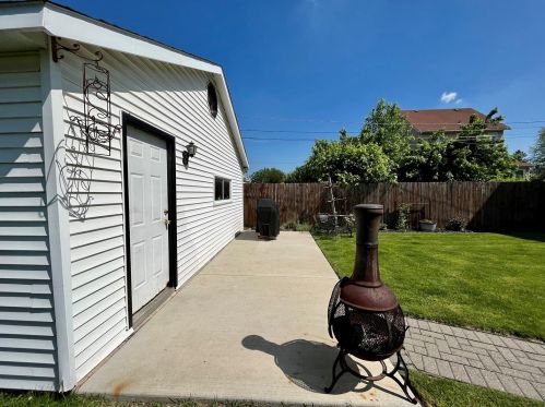 9308 Trumbull Ave, Chicago IL 60655-3326 exterior