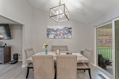 1521 Greendale Dr, Pittsburgh PA  15239-1143 exterior