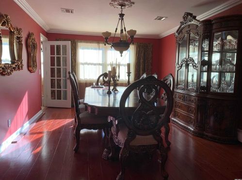 58 Vly Grn Dr, Valley Stream NY 11581-3635 exterior