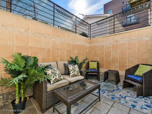 2417 Janssen Ave, Chicago IL  60614-2053 exterior