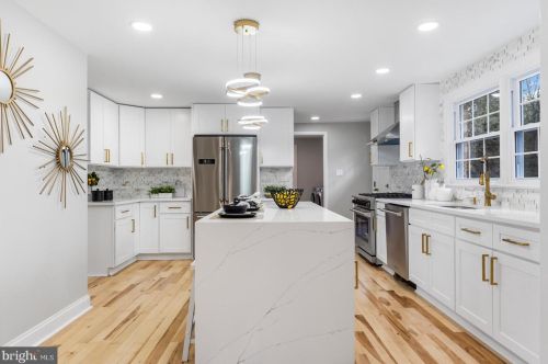 8916 Copenhaver Dr, Rockville MD  20854-3009 exterior