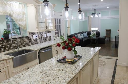 2 Linden Pl, Middletown NY 10940-4824 exterior