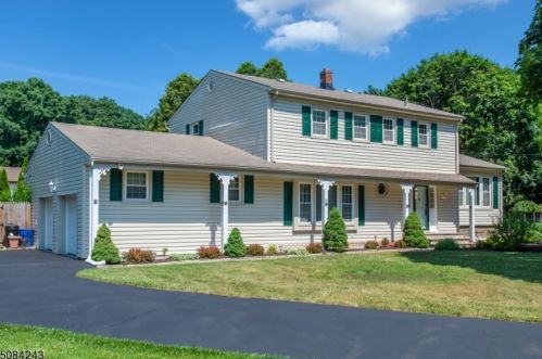 10 Christine Dr, Greystone Park, NJ 07950-3109