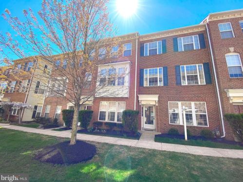 2374 Huntington Station Ct, Alexandria, VA 22303-1416
