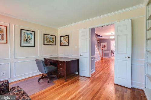 9400 Fox Hollow Dr, Rockville MD 20854-2083 exterior