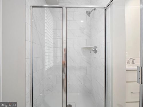 10346 Grosvenor Pl, Rockville MD 20852 exterior