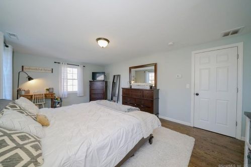 671 Frst St, Hartford CT 06118-2041 exterior