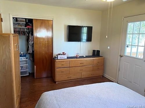 2 Euclid Ave, Middletown NY 10940-6824 exterior