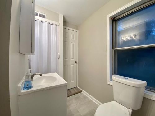 882 Center Rd, Pittsburgh PA  15239-1962 exterior