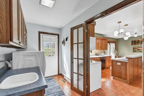 6258 Silver Hl Dr, Manitowoc WI 54220-9328 exterior