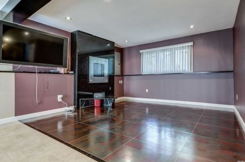 71 Euclid St, Valley Stream NY 11580-4148 exterior