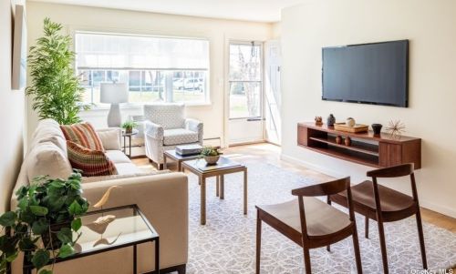 33 Captains Dr, Babylon NY  11704-8230 exterior