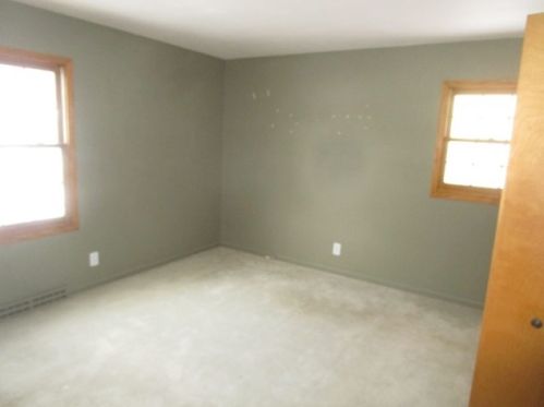 817 Gerry St, Bull Valley IL 60098-3606 exterior