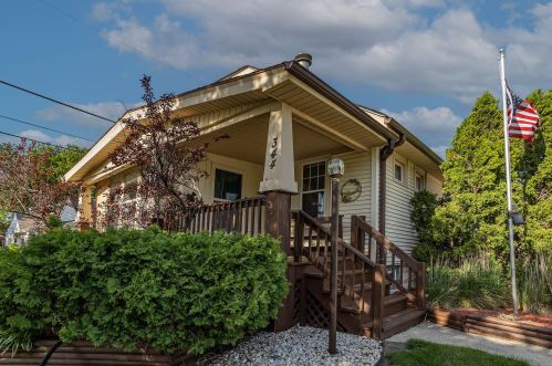 344 61st St, Milwaukee, WI 53214-1815