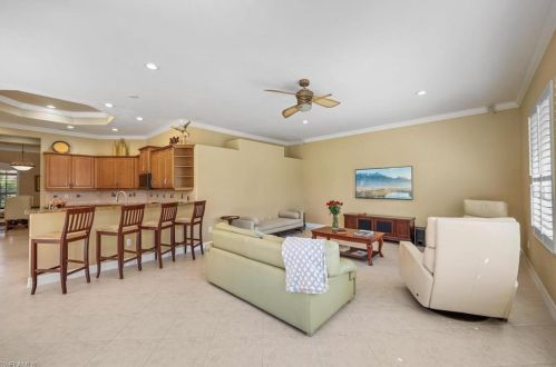 7476 Treeline Dr, Naples FL 34119-9727 exterior