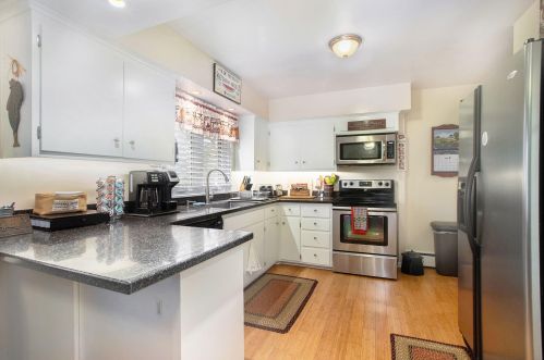 6734 Oakland Dr, Kalamazoo MI 49024-3343 exterior