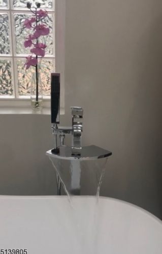 47 Hillside Ave, Berkeley Heights NJ 07922-1708 exterior