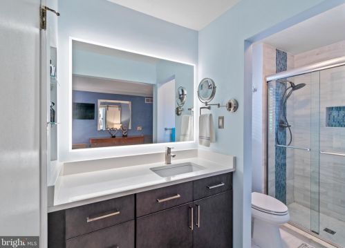 9 Riverbend Dr, New Brunswick NJ 08902-1100 exterior