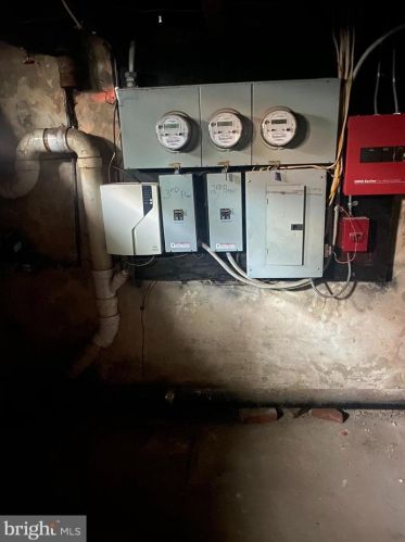 1239 2nd St, Philadelphia PA 19133-3303 exterior